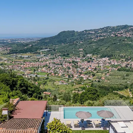 Villa Elena 9&1, Emma *