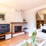 Villa Elena 9&1, Emma *