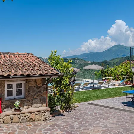 Elena 9&1, Emma Villa