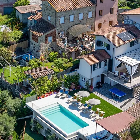 Elena 9&1, Emma Villa Stiava