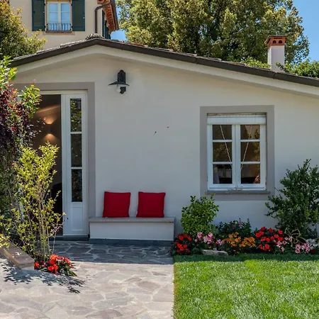 Villa Elena 9&1, Emma Stiava