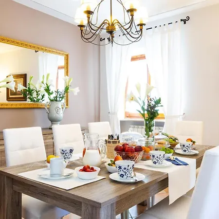 Villa Elena 9&1, Emma Stiava