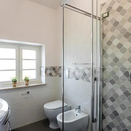 Elena 9&1, Emma Villa Stiava