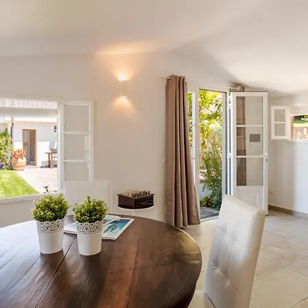 Villa Elena 9&1, Emma Stiava
